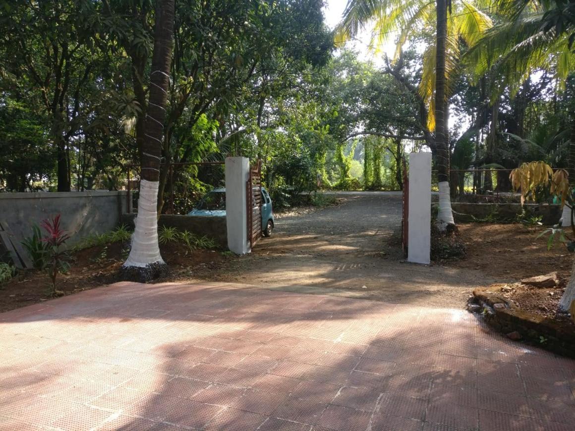 Krushna Kunj Holiday Home Alībāg Exteriör bild